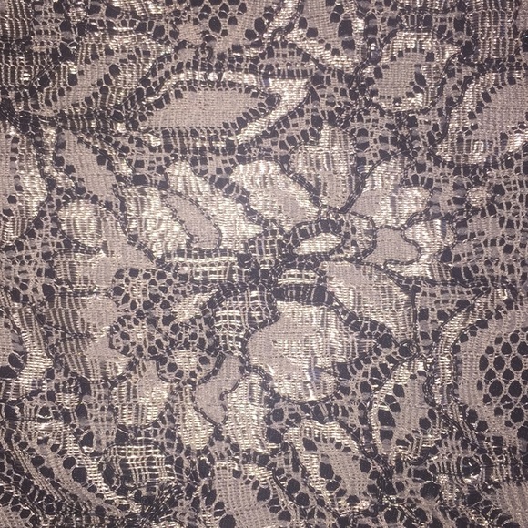 Lace cap sleeve blouse - Picture 4 of 6